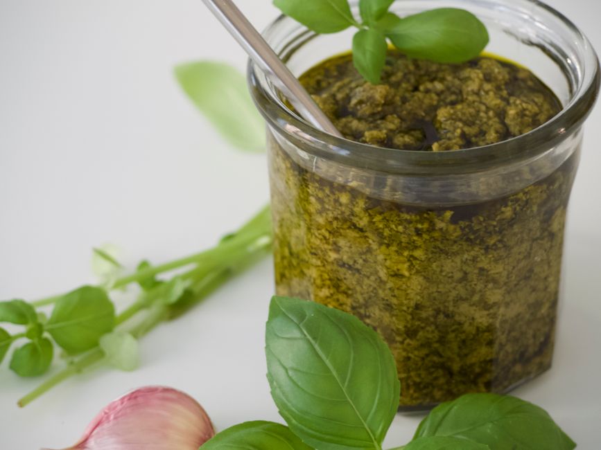 Zöld pesto — zöld pesto üvegben