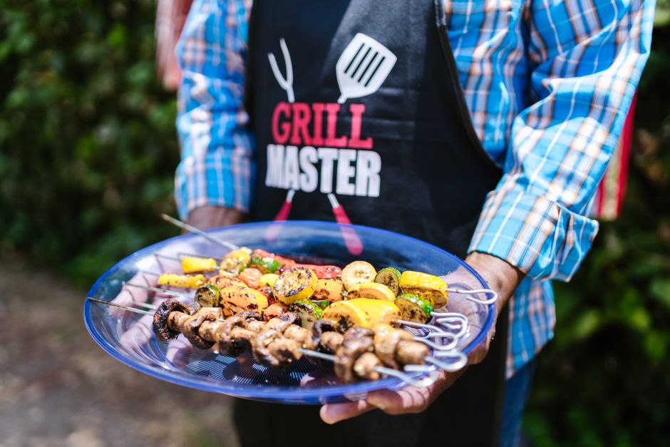 Hogyan fűszerezzük a grillezett zöldségeket? — grillezett zöldségek tálon
